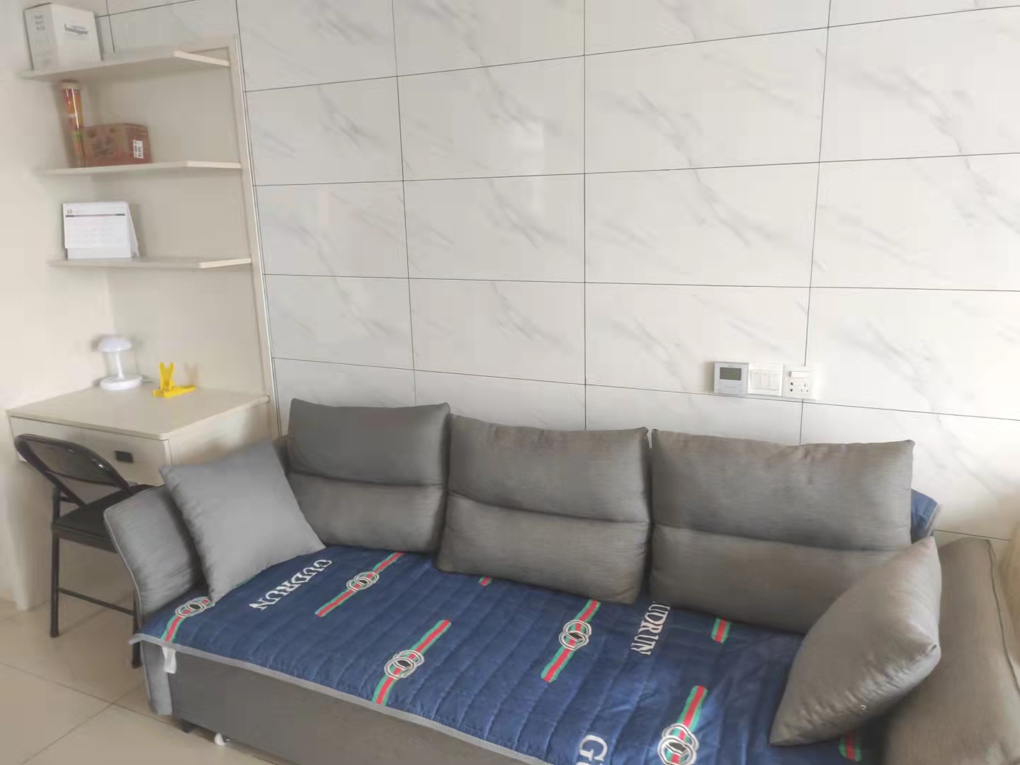 天润广场  1室1厅1卫    1900.0元/月 天润广场  1室1厅1卫    1900.0元/月室内图