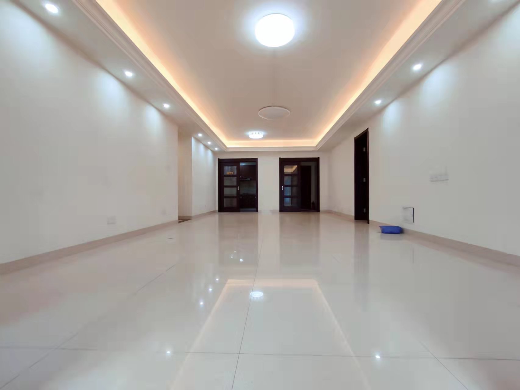 碧桂园 5室2厅4卫 3200.0元/月 碧桂园 5室2厅4卫 3200.0元/月室内图