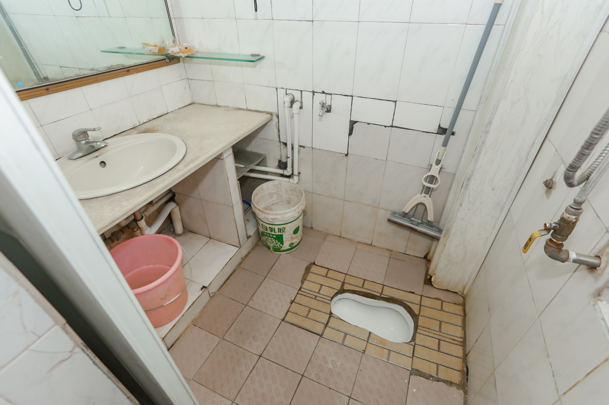 湘仪家园  3室2厅1卫    56.0万卫生间