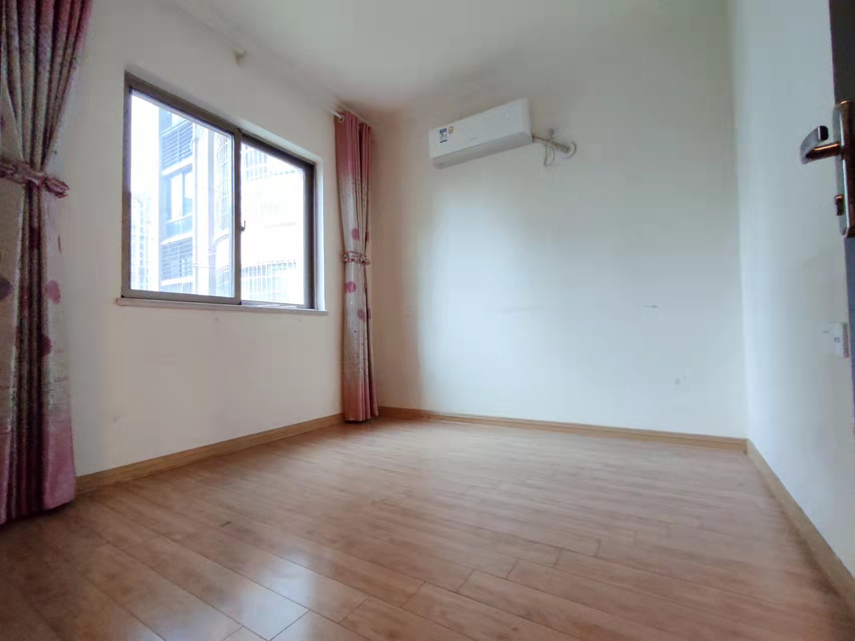 碧桂园 5室2厅4卫 3200.0元/月 碧桂园 5室2厅4卫 3200.0元/月室内图