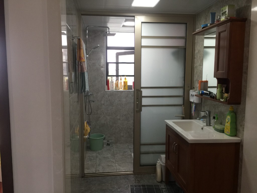 阳光世纪 3室2厅1卫 89.8万 阳光世纪 3室2厅1卫 89.8万卫生间