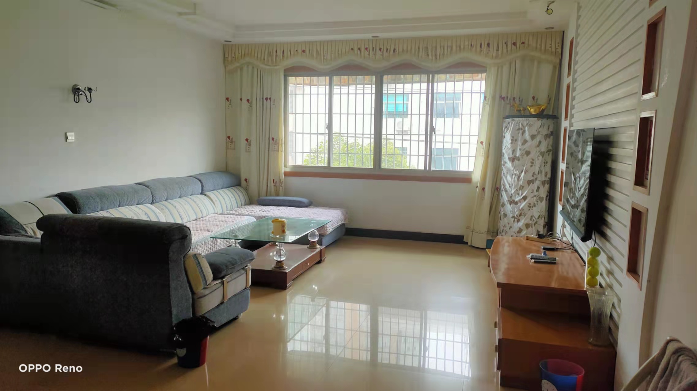 市人大政协机关大院住宅区(老市委) 3室2厅2卫 1600.0元/月 市人大政协机关大院住宅区(老市委) 3室2厅2卫 1600.0元/月室内图