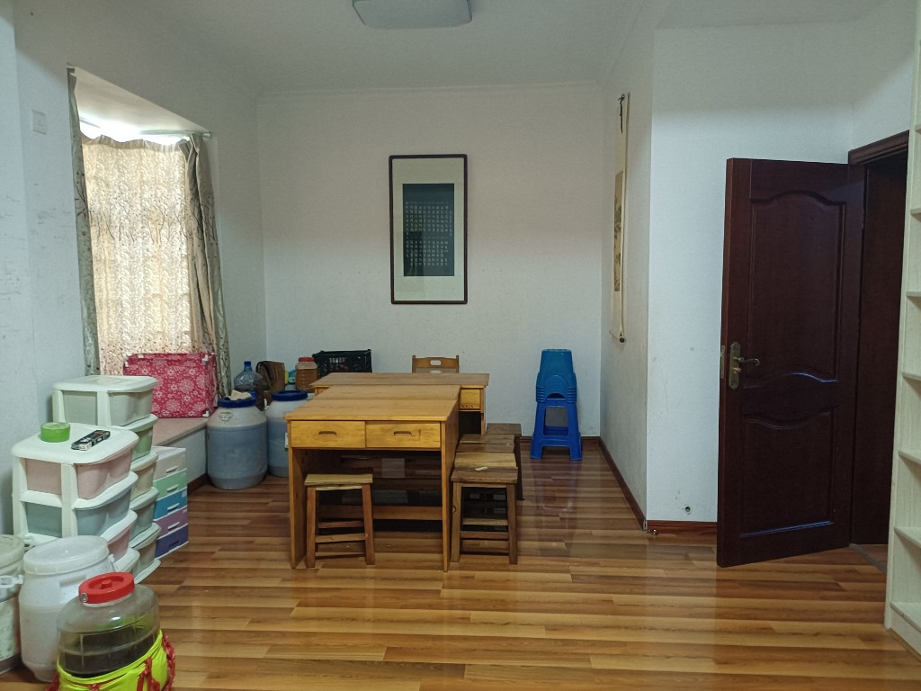 龙泉花园 4室2厅2卫 2300.0元/月 龙泉花园 4室2厅2卫 2300.0元/月室内图