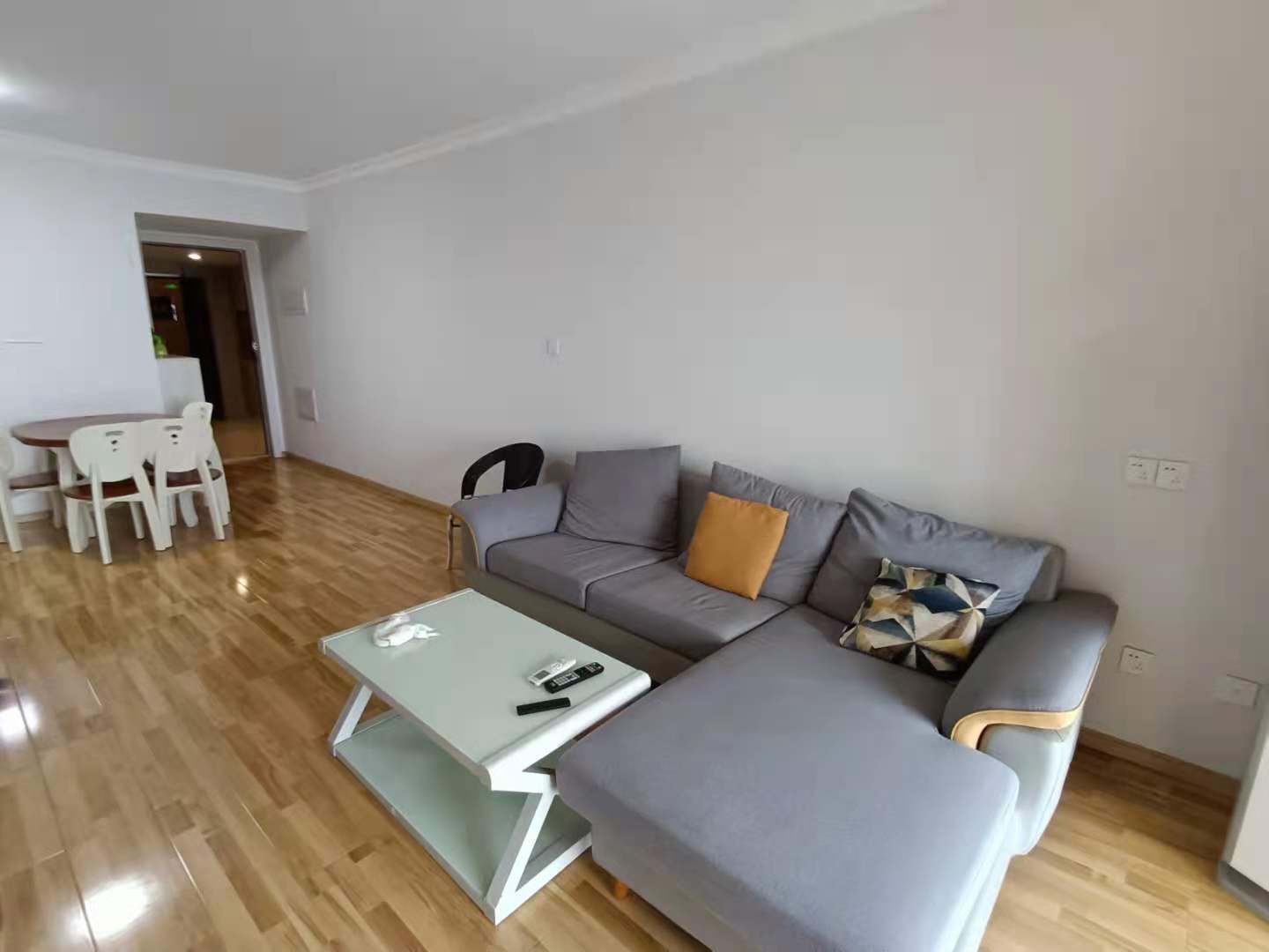 海伦春天  3室2厅1卫    2400.0元/月 海伦春天  3室2厅1卫    2400.0元/月室内图