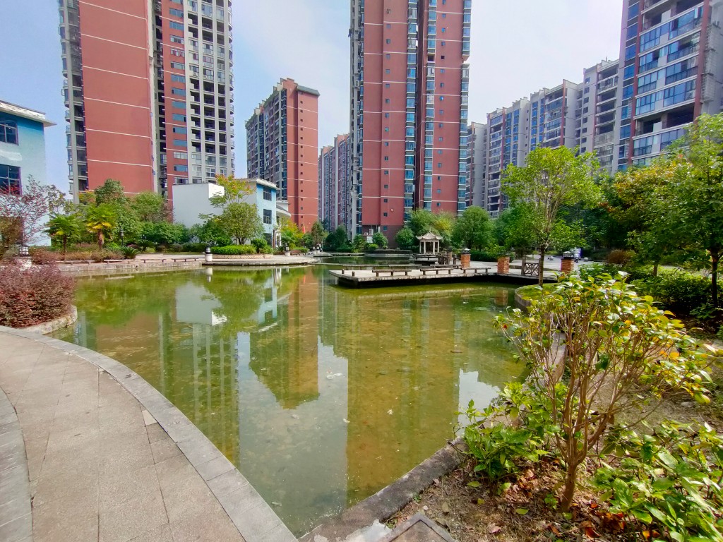 东方明珠  3室2厅2卫    65.0万小区图