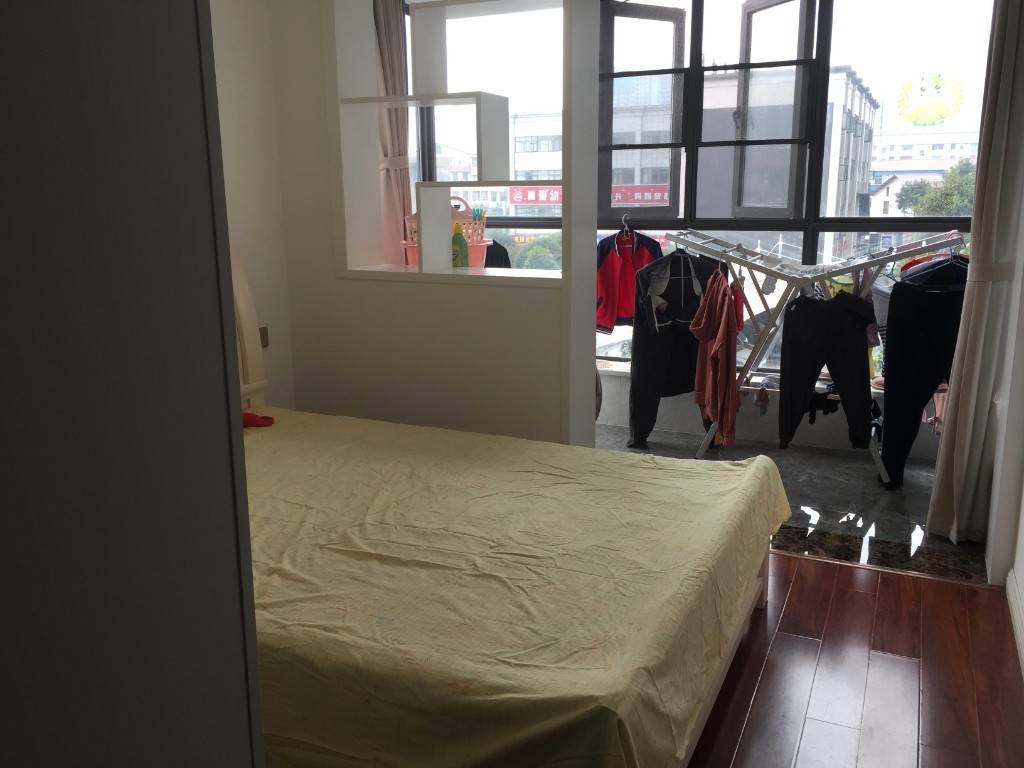 阳光世纪 3室2厅1卫 89.8万 阳光世纪 3室2厅1卫 89.8万卧室