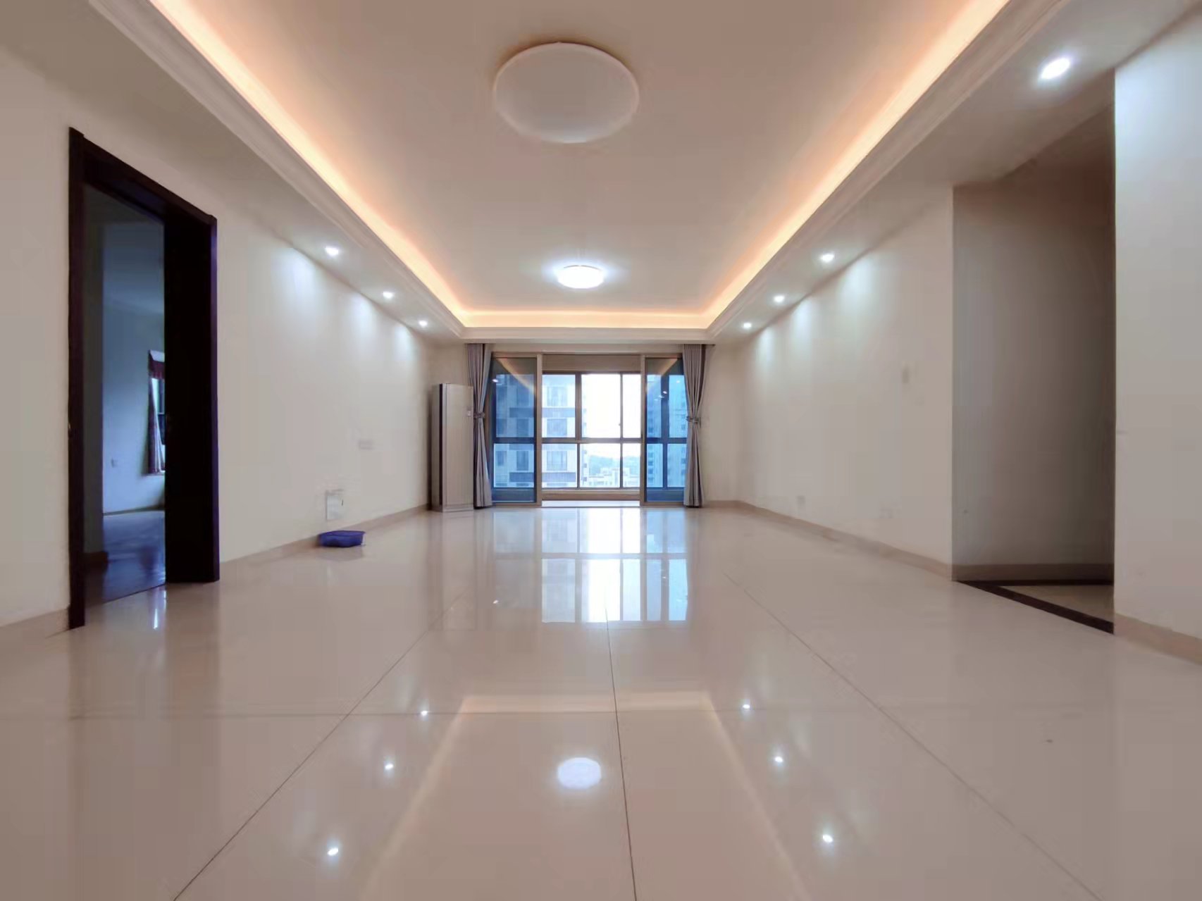 碧桂园 5室2厅4卫 3200.0元/月 碧桂园 5室2厅4卫 3200.0元/月室内图