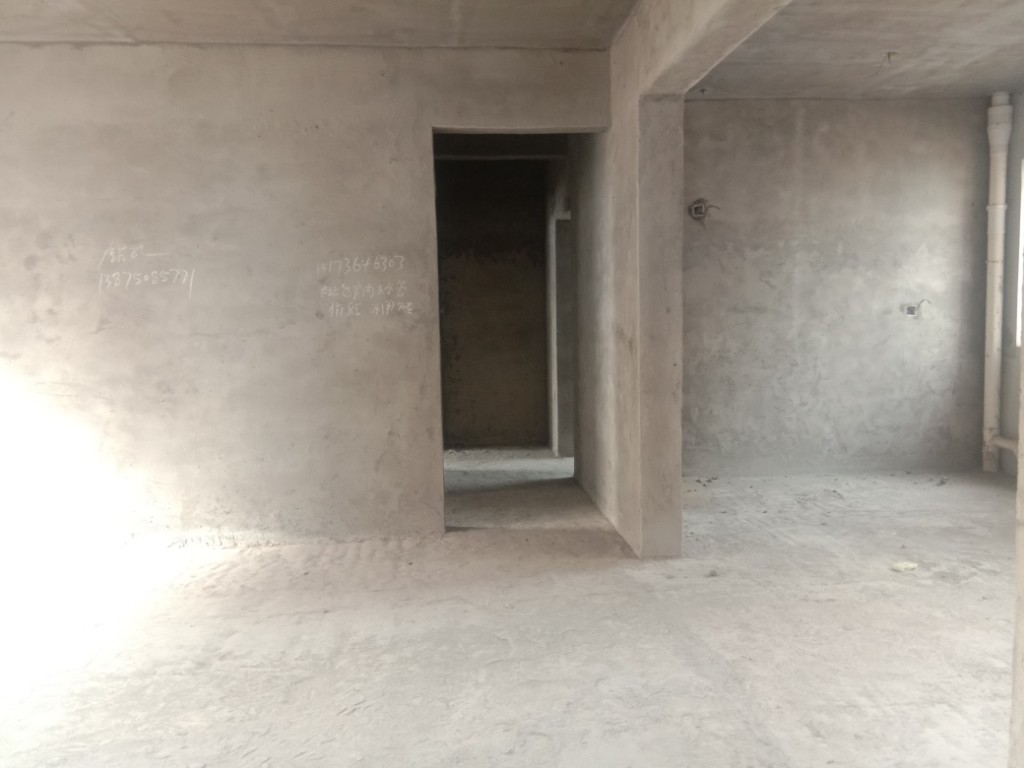 诚信广场 3室2厅2卫 79.8万 诚信广场 3室2厅2卫 79.8万客厅