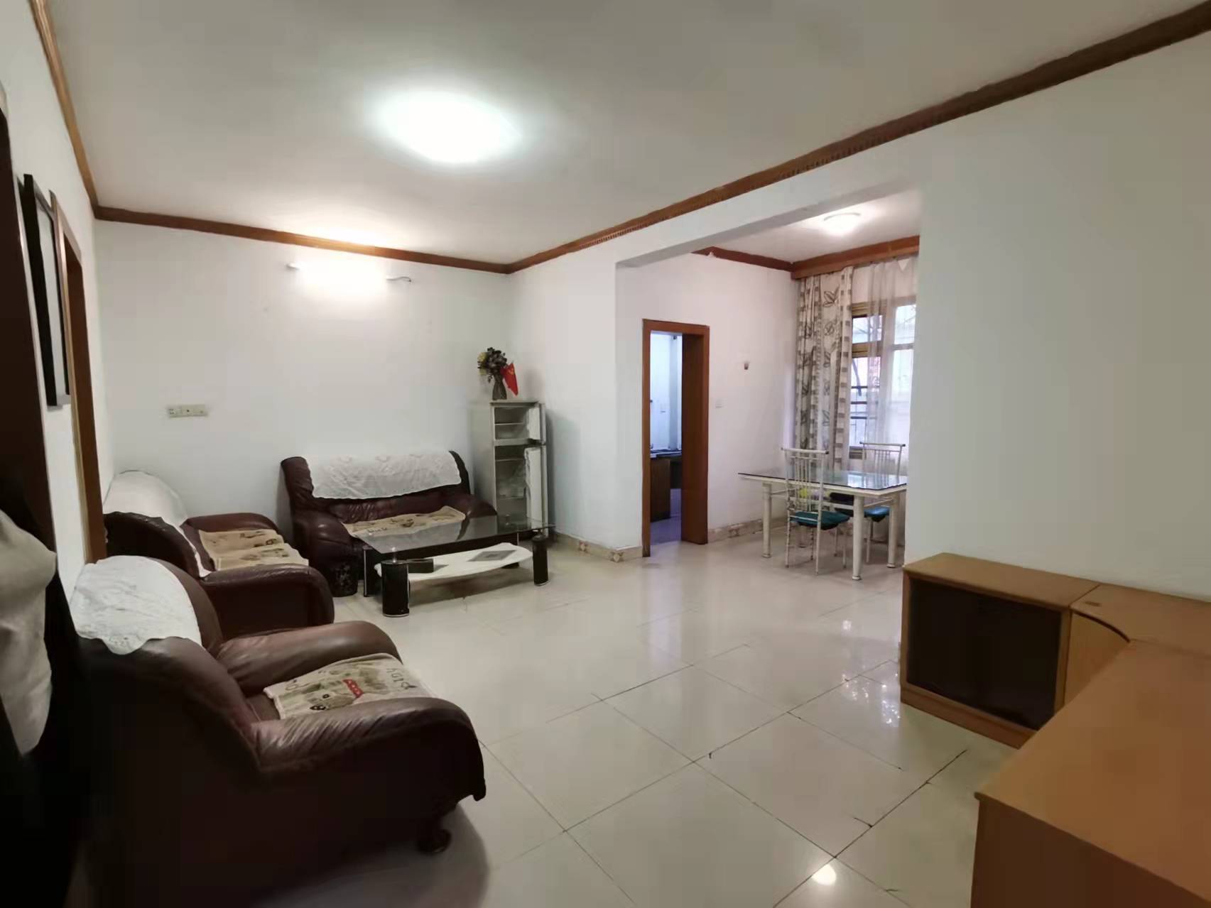 江滨社区 2室2厅1卫 800.0元/月 江滨社区 2室2厅1卫 800.0元/月室内图