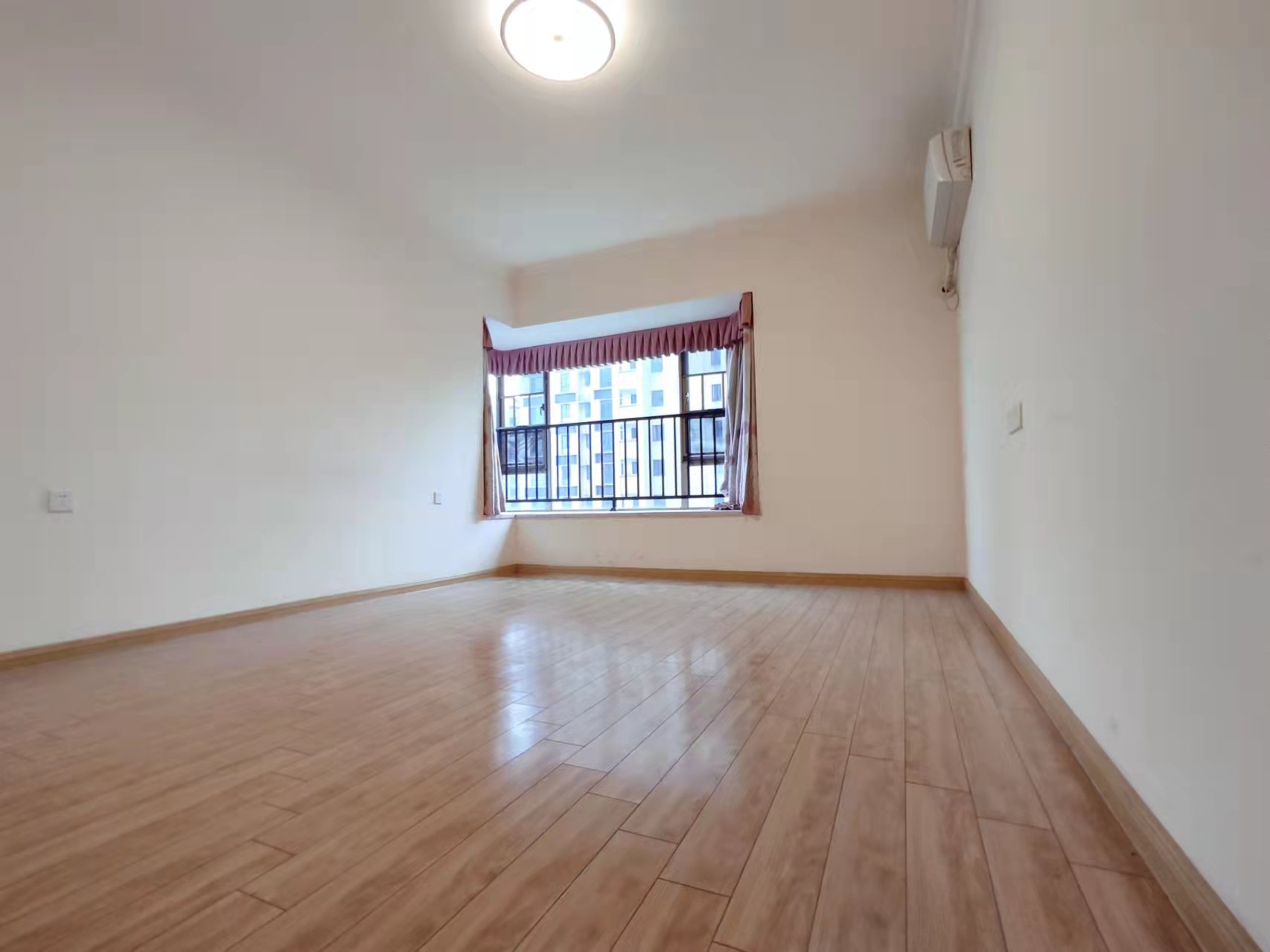 碧桂园 5室2厅4卫 3200.0元/月 碧桂园 5室2厅4卫 3200.0元/月室内图