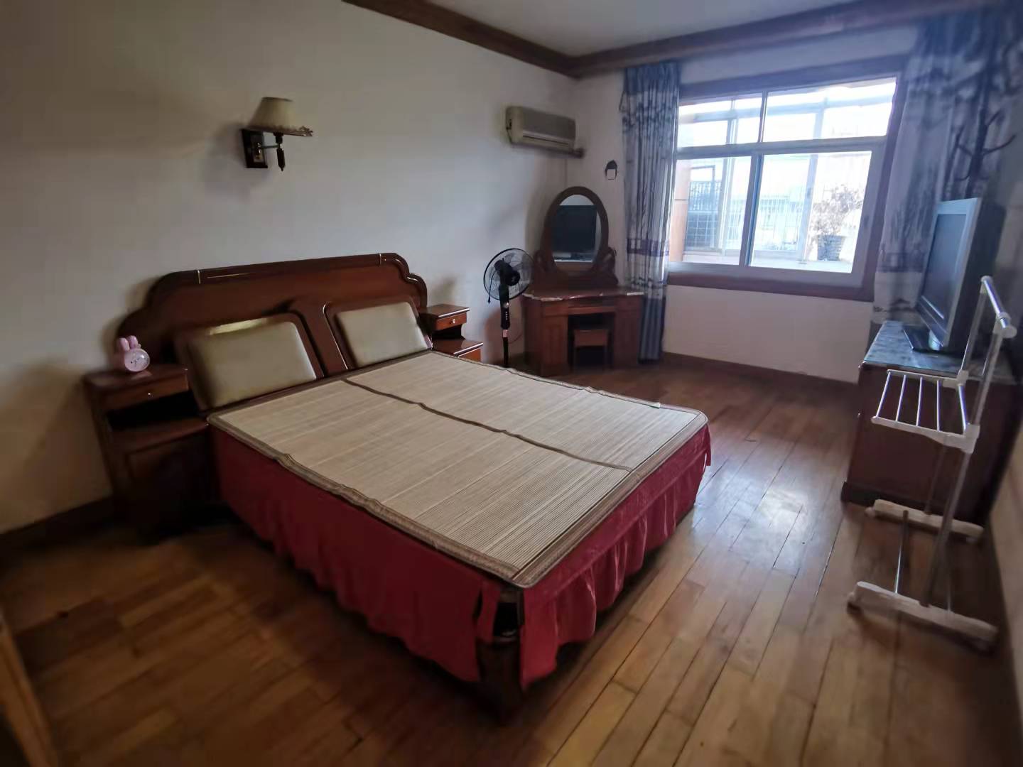 建冶第一小区 3室2厅1卫 1400.0元/月 建冶第一小区 3室2厅1卫 1400.0元/月室内图