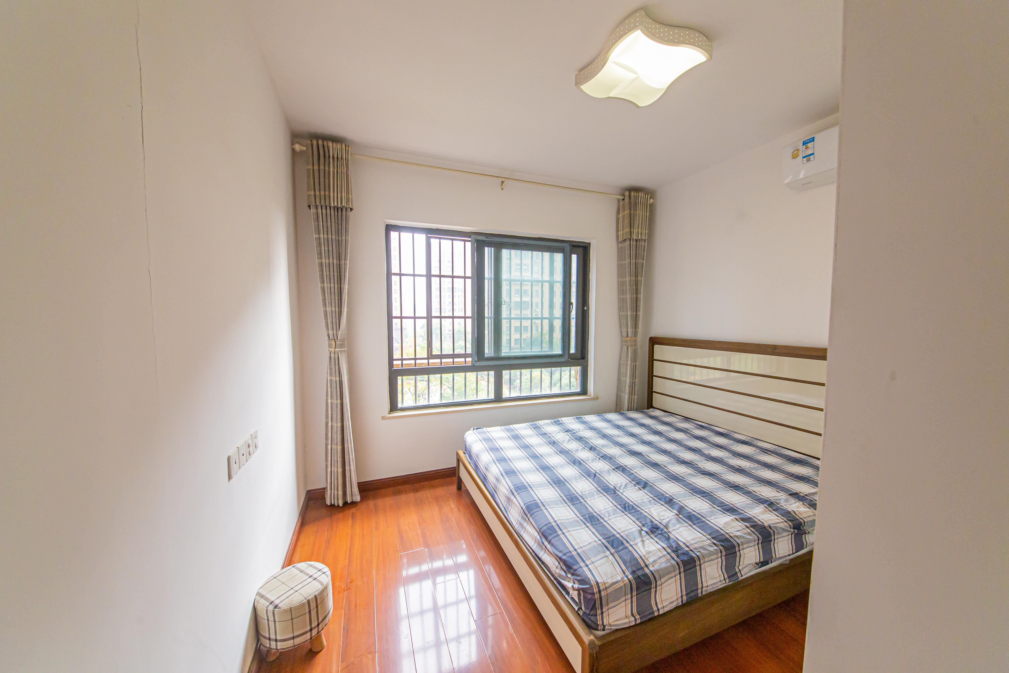 中信凯旋蓝岸（中信新城三期）  3室2厅1卫    95.0万卧室