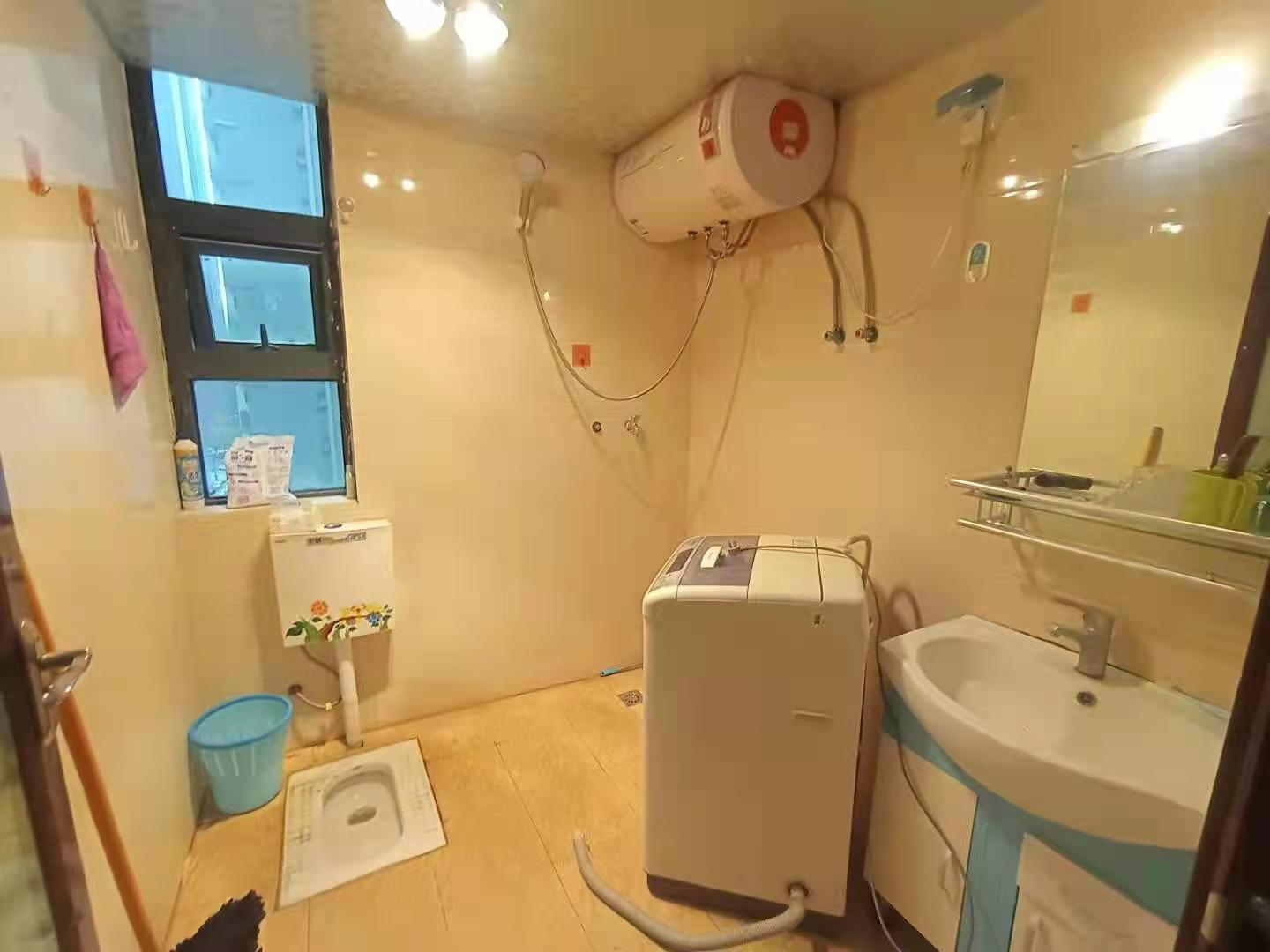 观山小区  3室1厅1卫   12.00万客厅