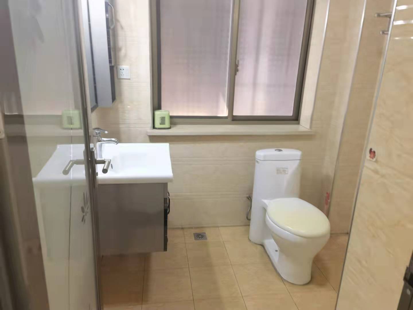 幸福里  4室2厅2卫   1200.00元/月室内图