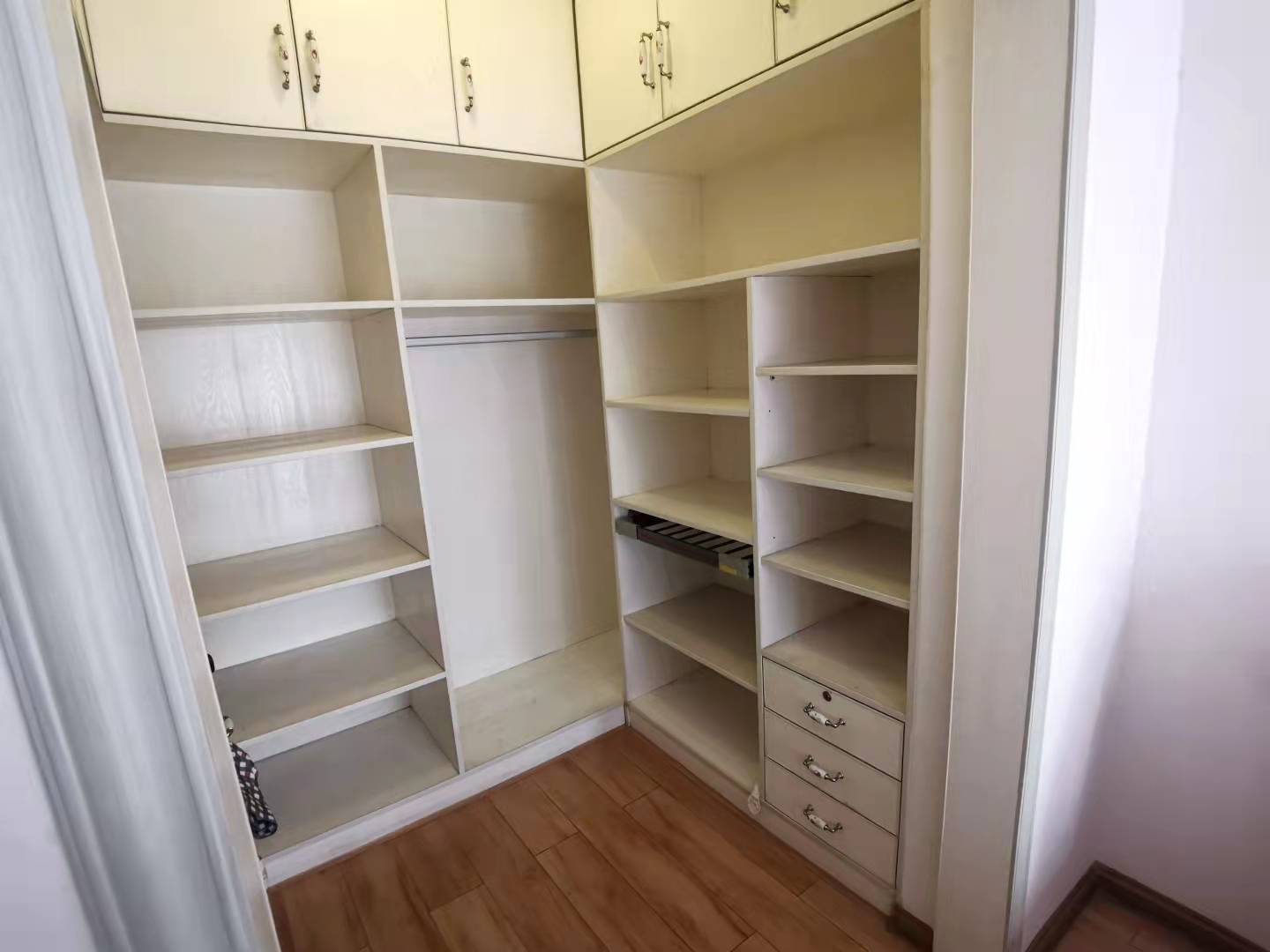 美的城二期 3室2厅2卫 59.8万 美的城二期 3室2厅2卫 59.8万客厅