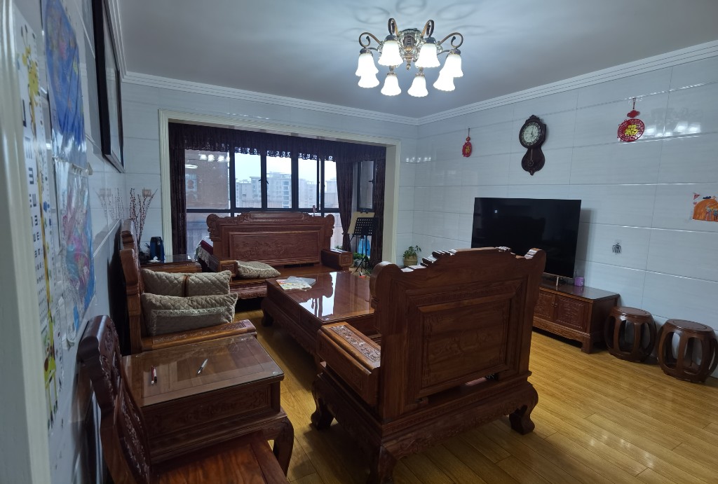 金益紫檀 4室2厅2卫 120.0万 金益紫檀 4室2厅2卫 120.0万客厅