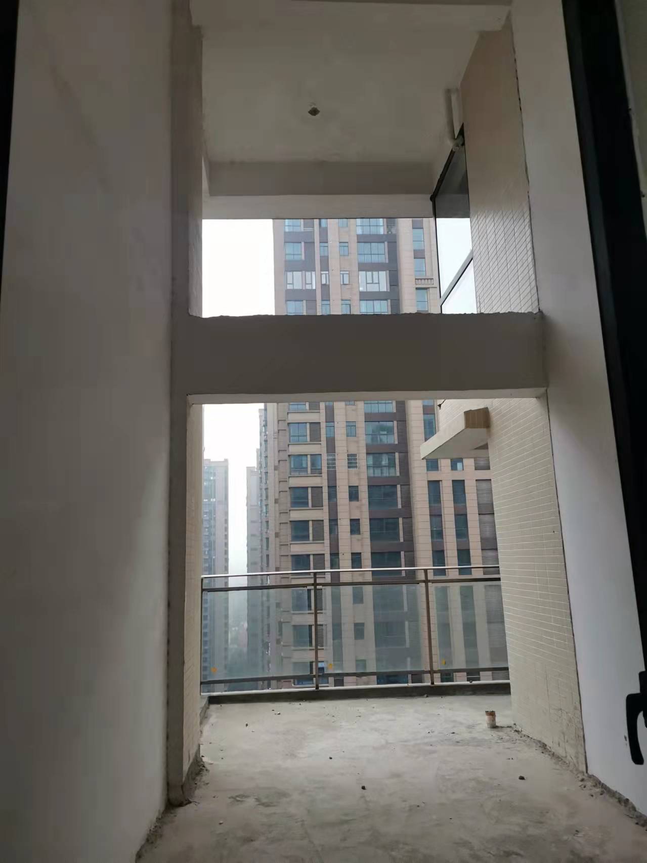 御景东方  5室2厅2卫   82.80万卧室