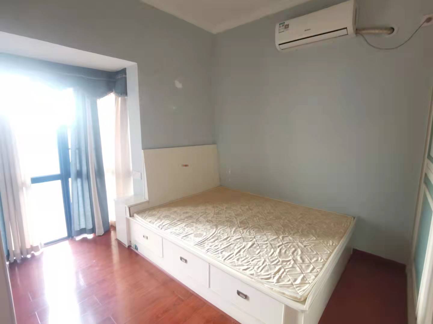 爱丁堡 3室1厅1卫 75.0万 爱丁堡 3室1厅1卫 75.0万客厅