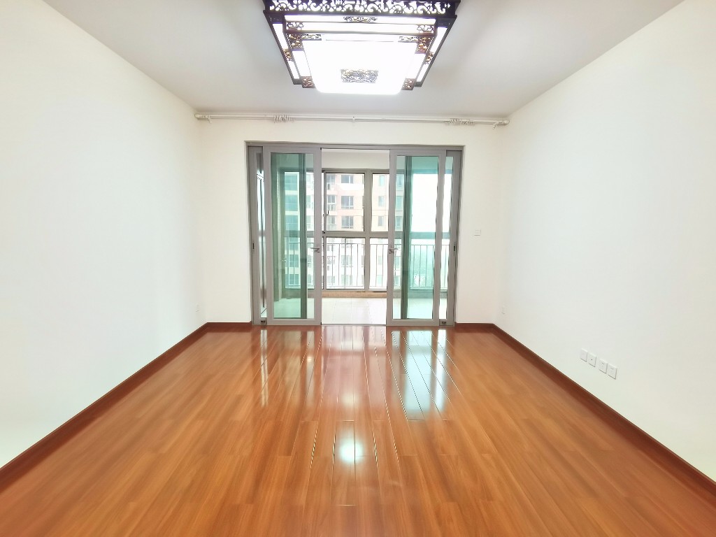 晋合湘水湾三期 4室2厅2卫 115.0万 晋合湘水湾三期 4室2厅2卫 115.0万客厅