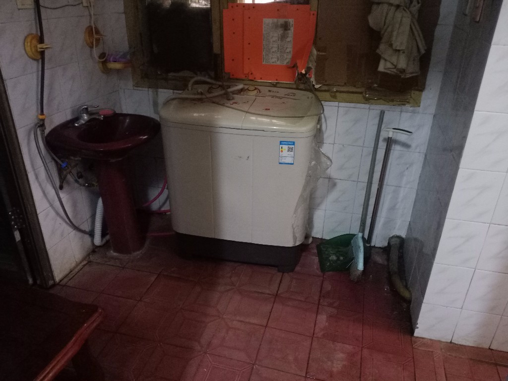 新建村  2室1厅1卫    700.0元/月 新建村  2室1厅1卫    700.0元/月室内图