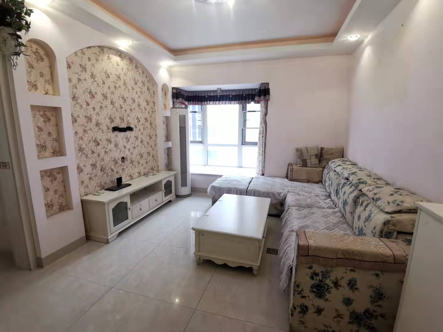 美的城二期 3室2厅2卫 59.8万 美的城二期 3室2厅2卫 59.8万客厅