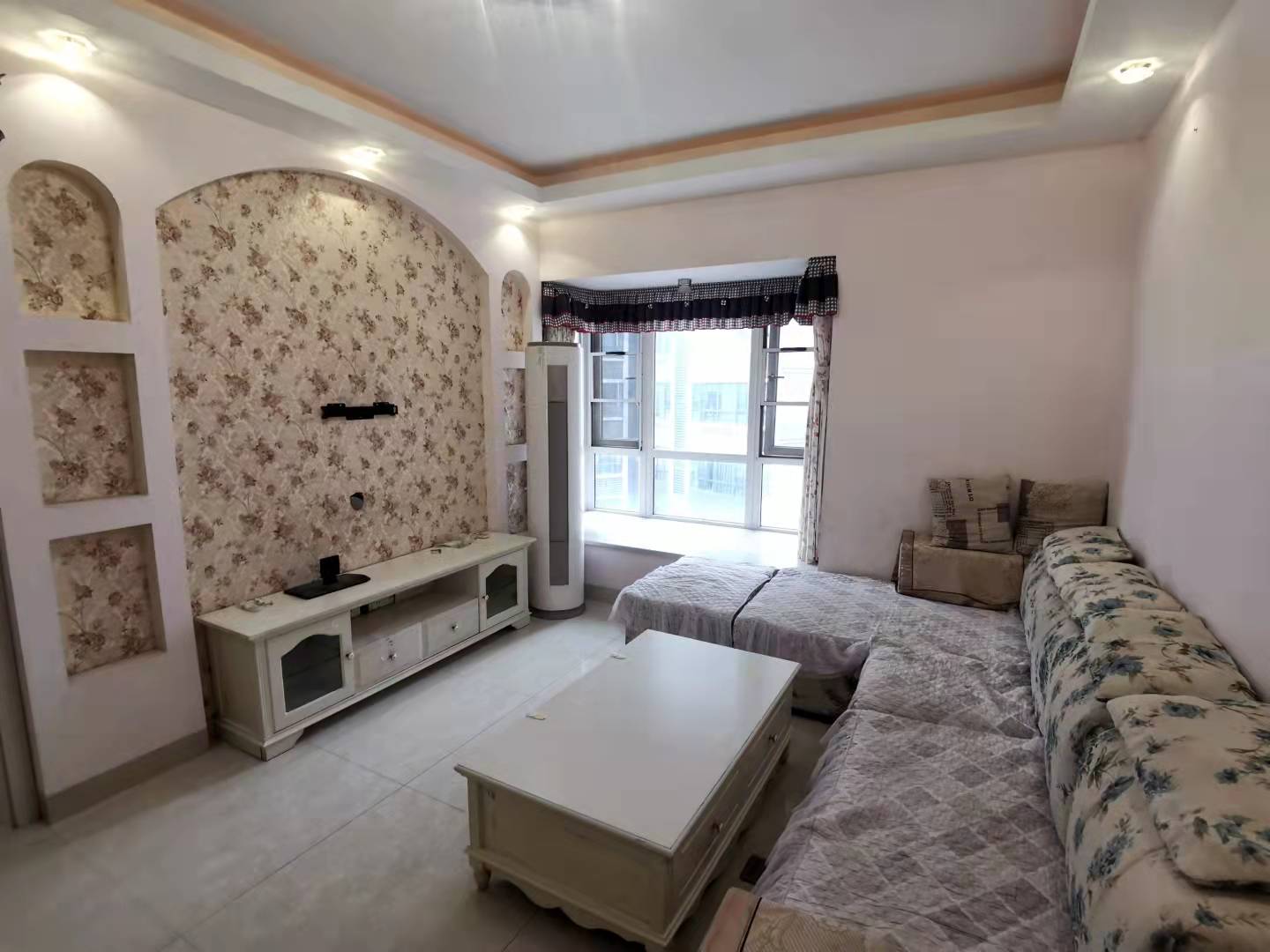 美的城二期 3室2厅2卫 59.8万 美的城二期 3室2厅2卫 59.8万客厅