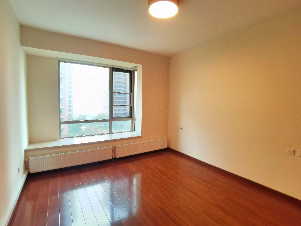 晋合湘水湾三期 4室2厅2卫 115.0万 晋合湘水湾三期 4室2厅2卫 115.0万客厅