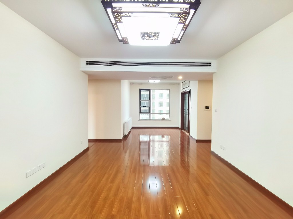 晋合湘水湾三期 4室2厅2卫 115.0万 晋合湘水湾三期 4室2厅2卫 115.0万客厅