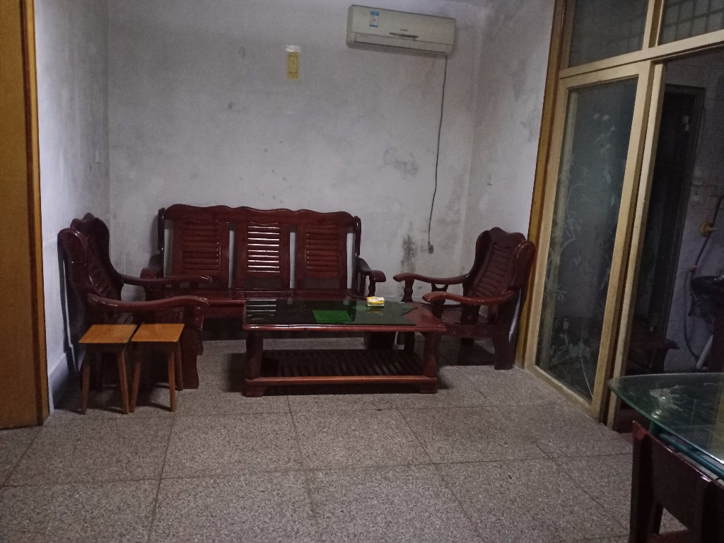 新建村  2室1厅1卫    700.0元/月 新建村  2室1厅1卫    700.0元/月室内图