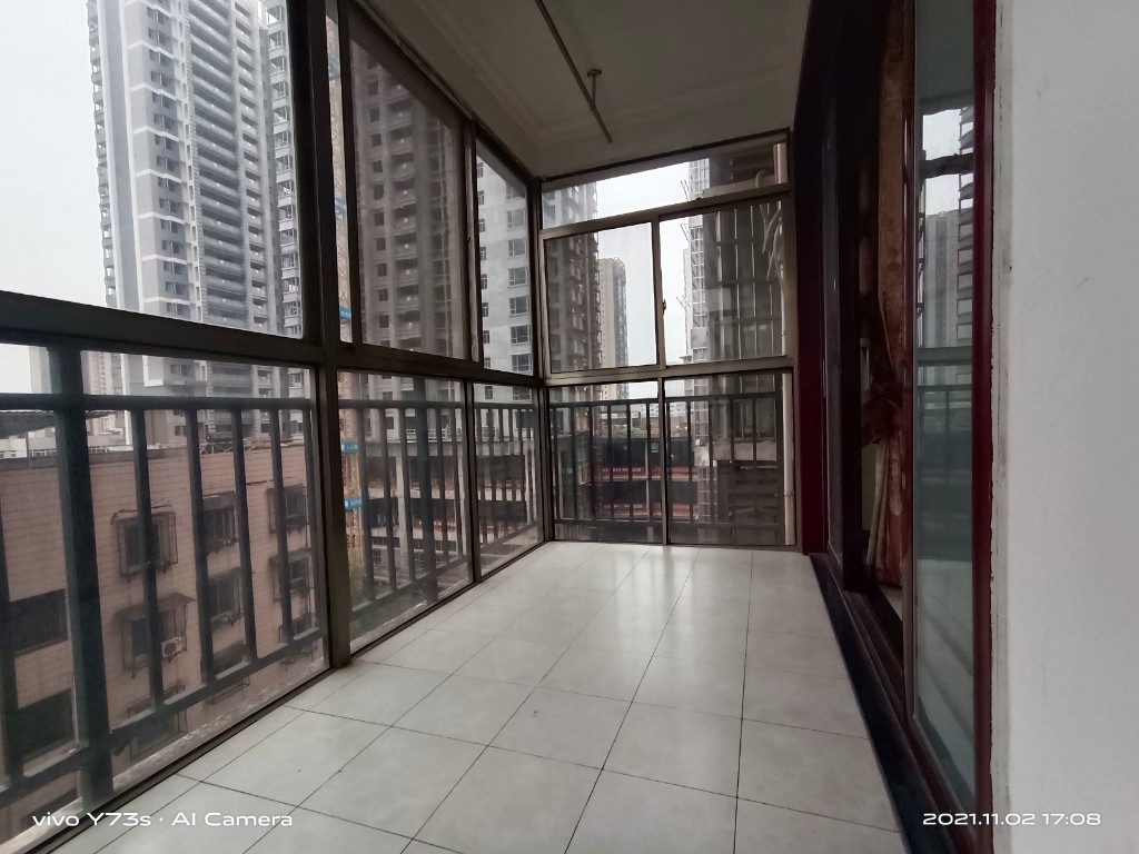 一品恒城  3室2厅2卫    97.0万 一品恒城  3室2厅2卫    97.0万阳台