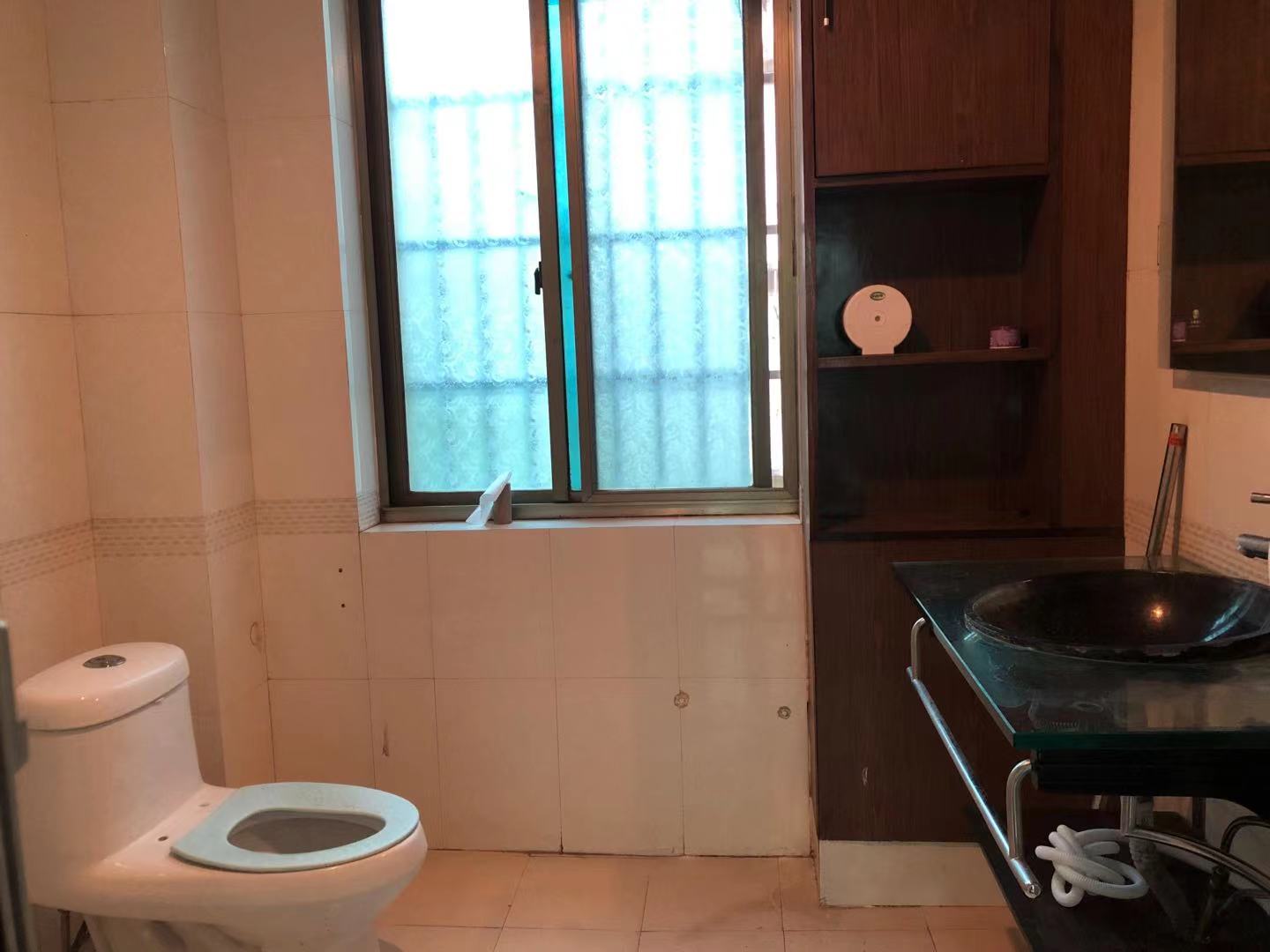 新天花园 4室2厅2卫 3600.0元/月 新天花园 4室2厅2卫 3600.0元/月室内图