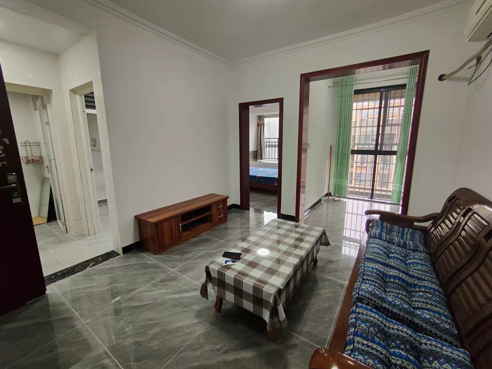 南湖春天  1室1厅1卫    1700.0元/月 南湖春天  1室1厅1卫    1700.0元/月