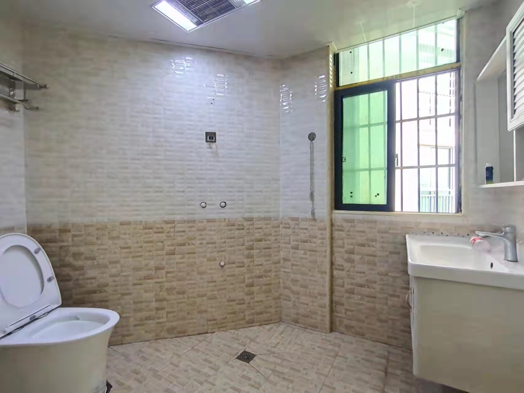 博达绿岛 3室2厅2卫 2500.0元/月 博达绿岛 3室2厅2卫 2500.0元/月室内图