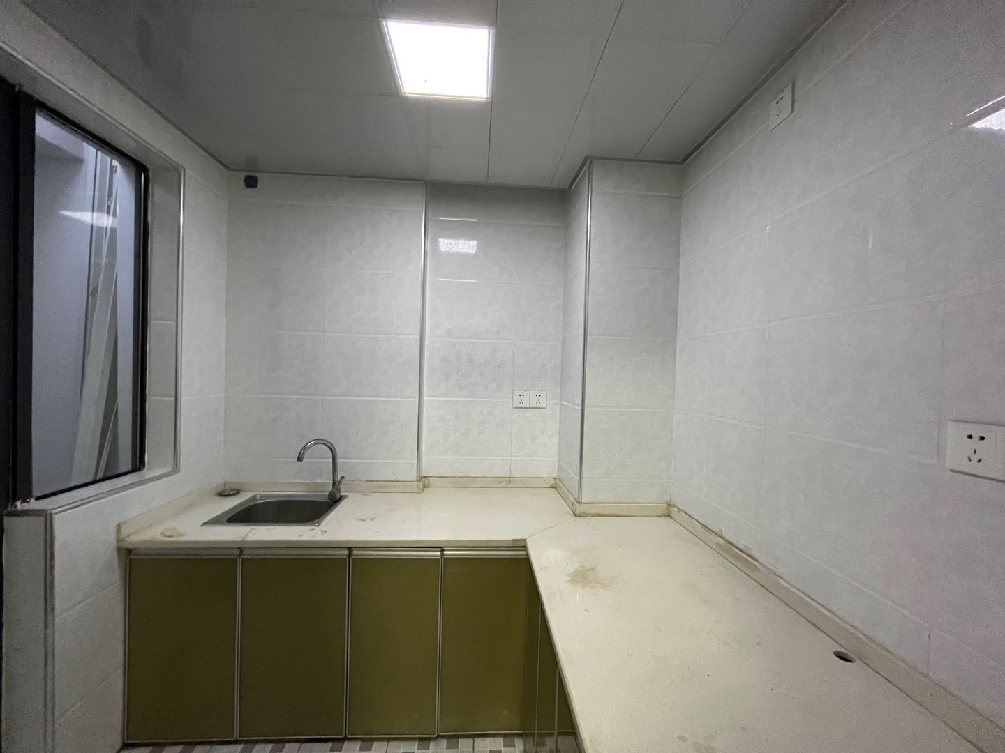 中建芙蓉嘉苑  3室2厅1卫   2300.00元/月室内图