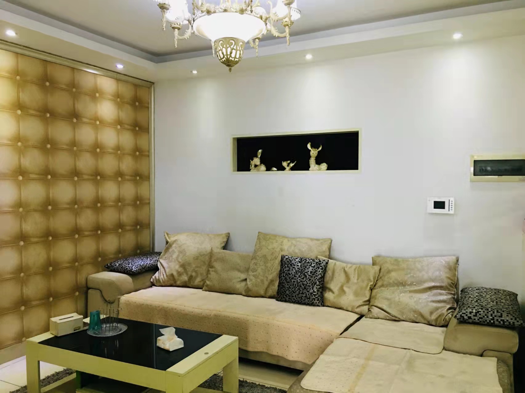 丰园大厦 2室2厅1卫 1800.00元/月 丰园大厦 2室2厅1卫 1800.00元/月室内图