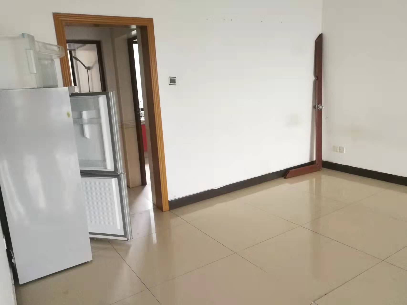 湘银三期水岸蓝郡 4室4厅4卫 2500.00元/月 湘银三期水岸蓝郡 4室4厅4卫 2500.00元/月室内图