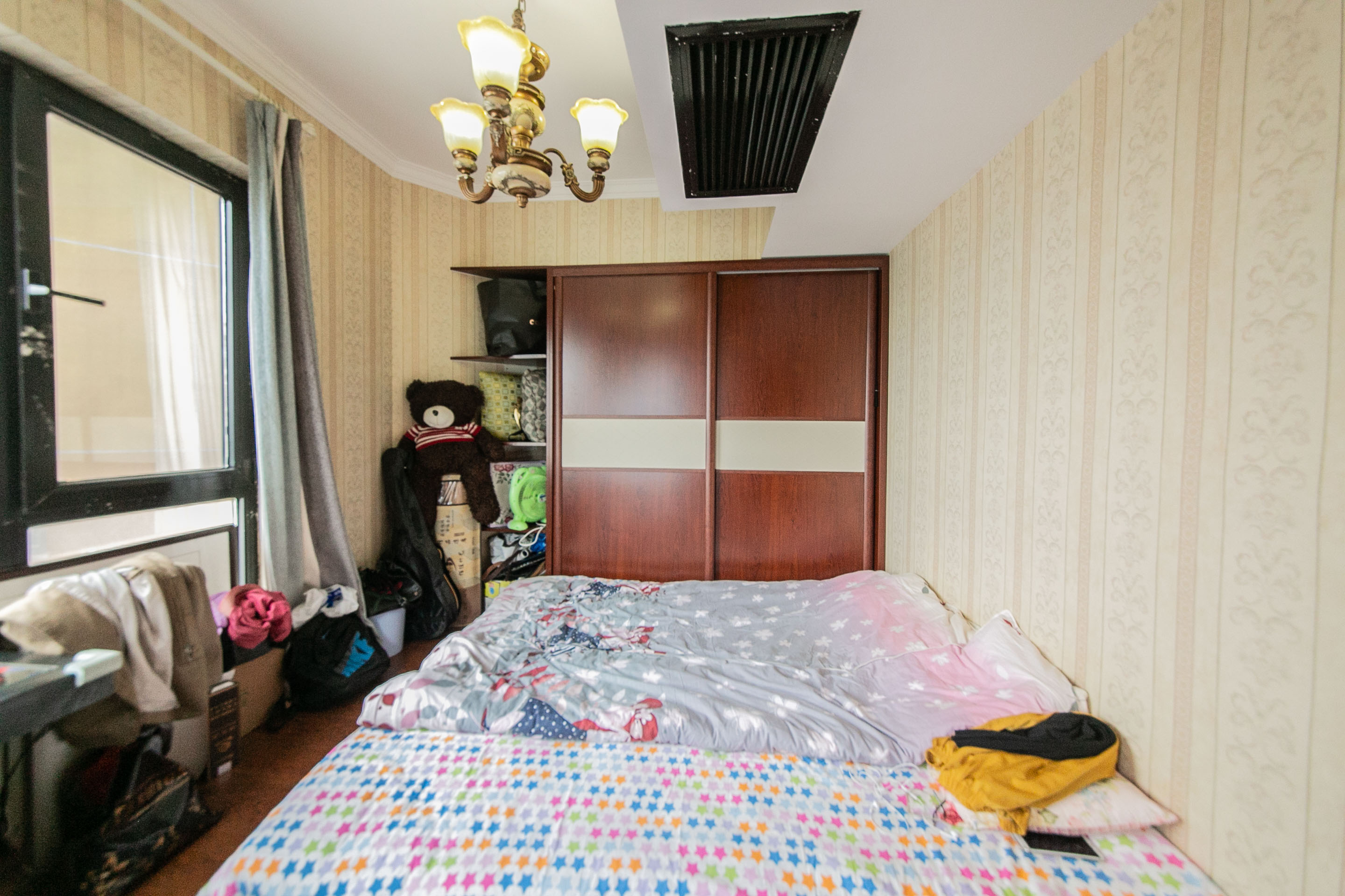 金色屋顶  2室2厅1卫    158.0万卧室