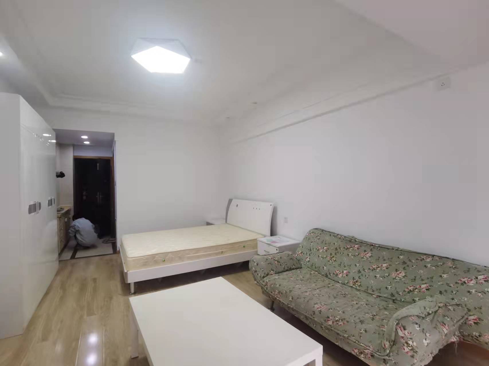 南湖国际4期 1室1厅1卫 1700.00元/月 南湖国际4期 1室1厅1卫 1700.00元/月室内图