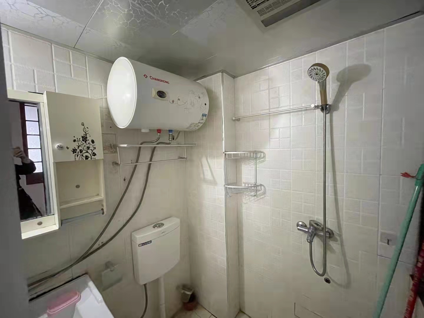 东方豪苑  2室1厅1卫    32.8万 东方豪苑  2室1厅1卫    32.8万卫生间