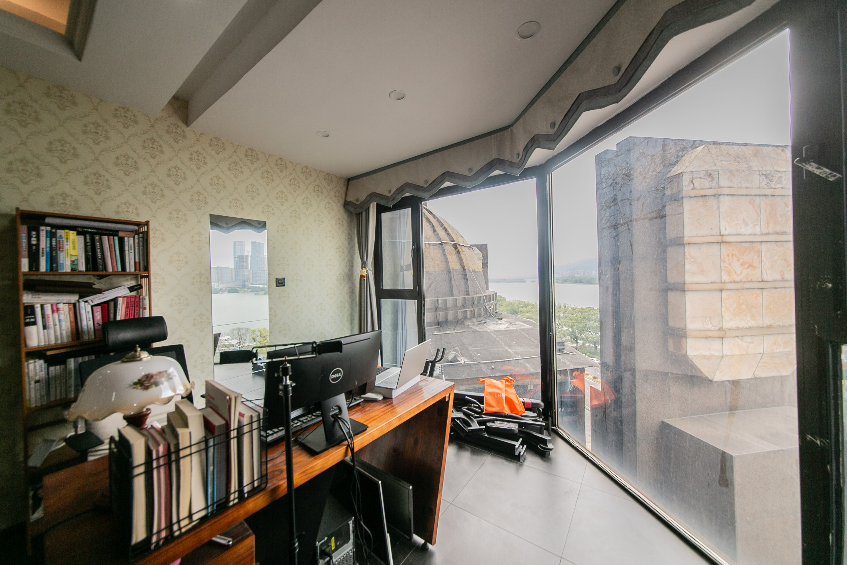 金色屋顶  2室2厅1卫    158.0万阳台