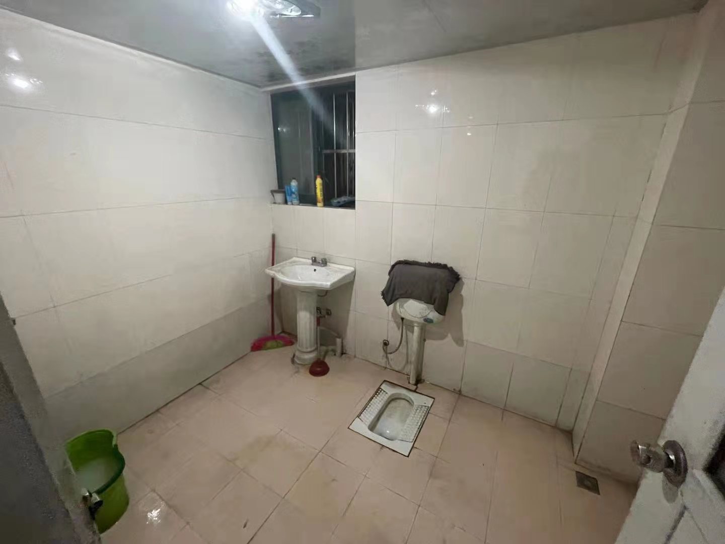 东湖名居 2室2厅1卫 1200.0元/月 东湖名居 2室2厅1卫 1200.0元/月室内图