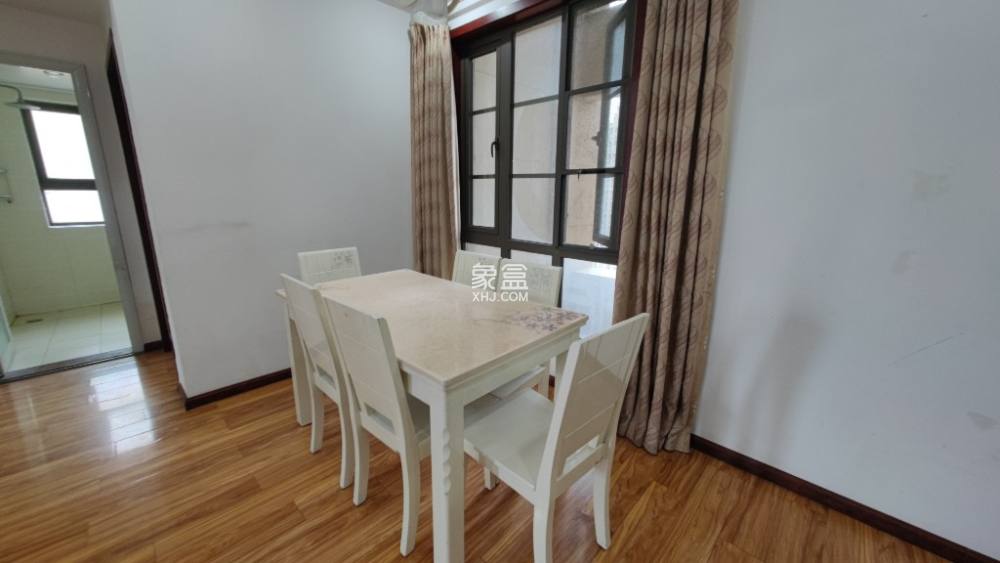 南湖国际1期  2室2厅1卫    200.0万