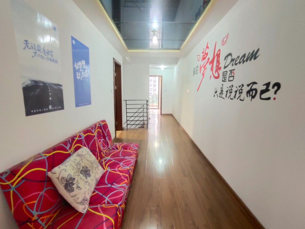 阳光100三期  3室2厅1卫    2200.0元/月室内图