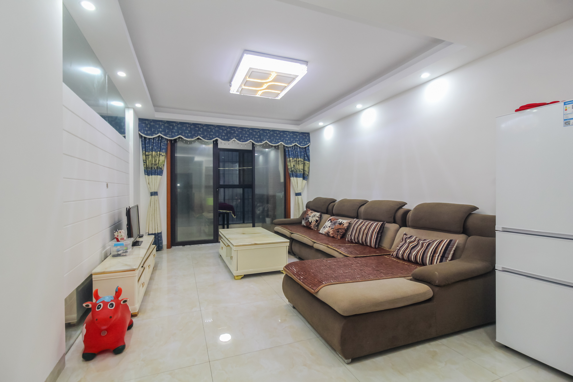 康桥长郡 3室2厅 93.80万客厅