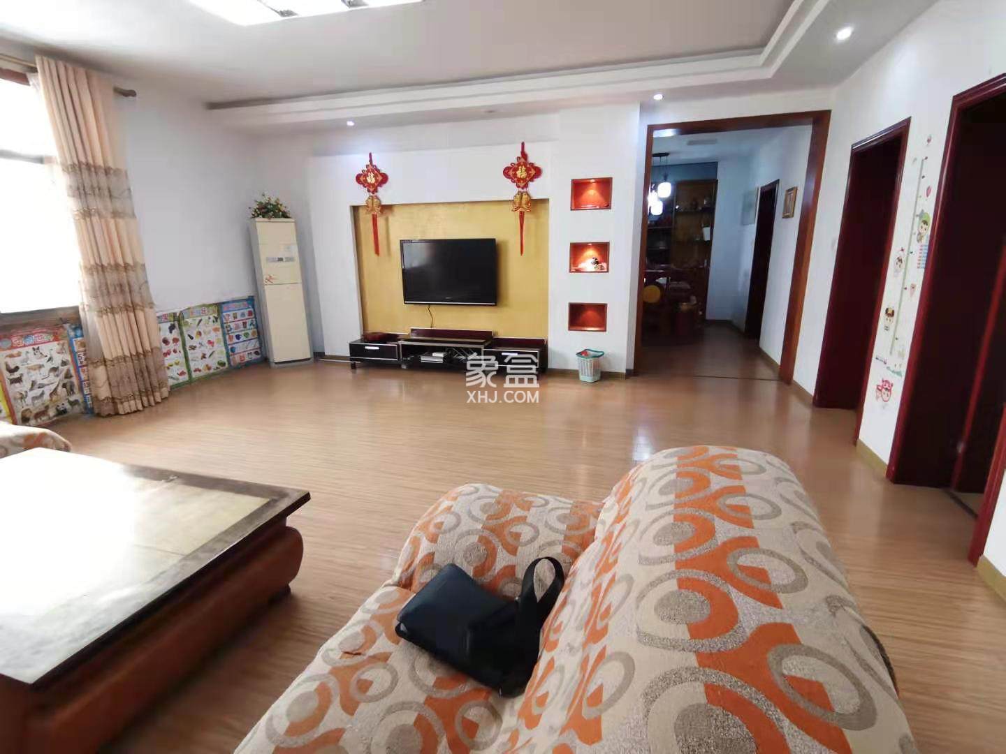 旭东苑  3室2厅2卫    63.8万 旭东苑  3室2厅2卫    63.8万客厅