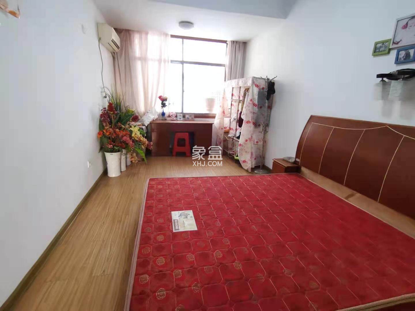 旭东苑  3室2厅2卫    63.8万 旭东苑  3室2厅2卫    63.8万客厅