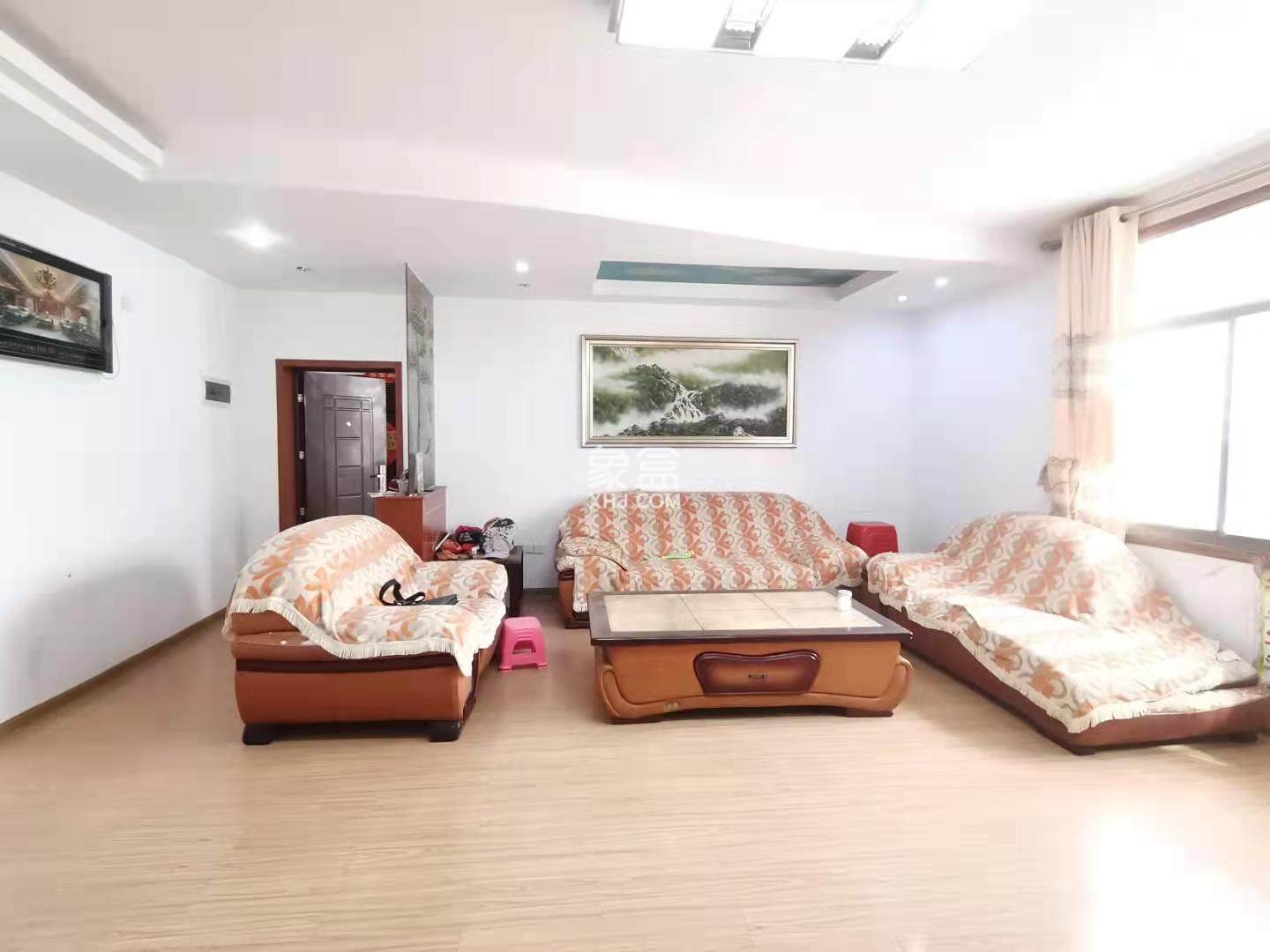 旭东苑  3室2厅2卫    63.8万 旭东苑  3室2厅2卫    63.8万卧室