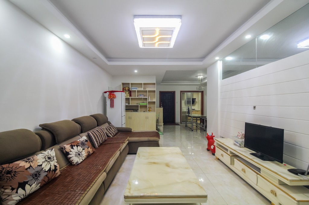 康桥长郡 3室2厅 93.80万 康桥长郡 3室2厅 93.80万客厅