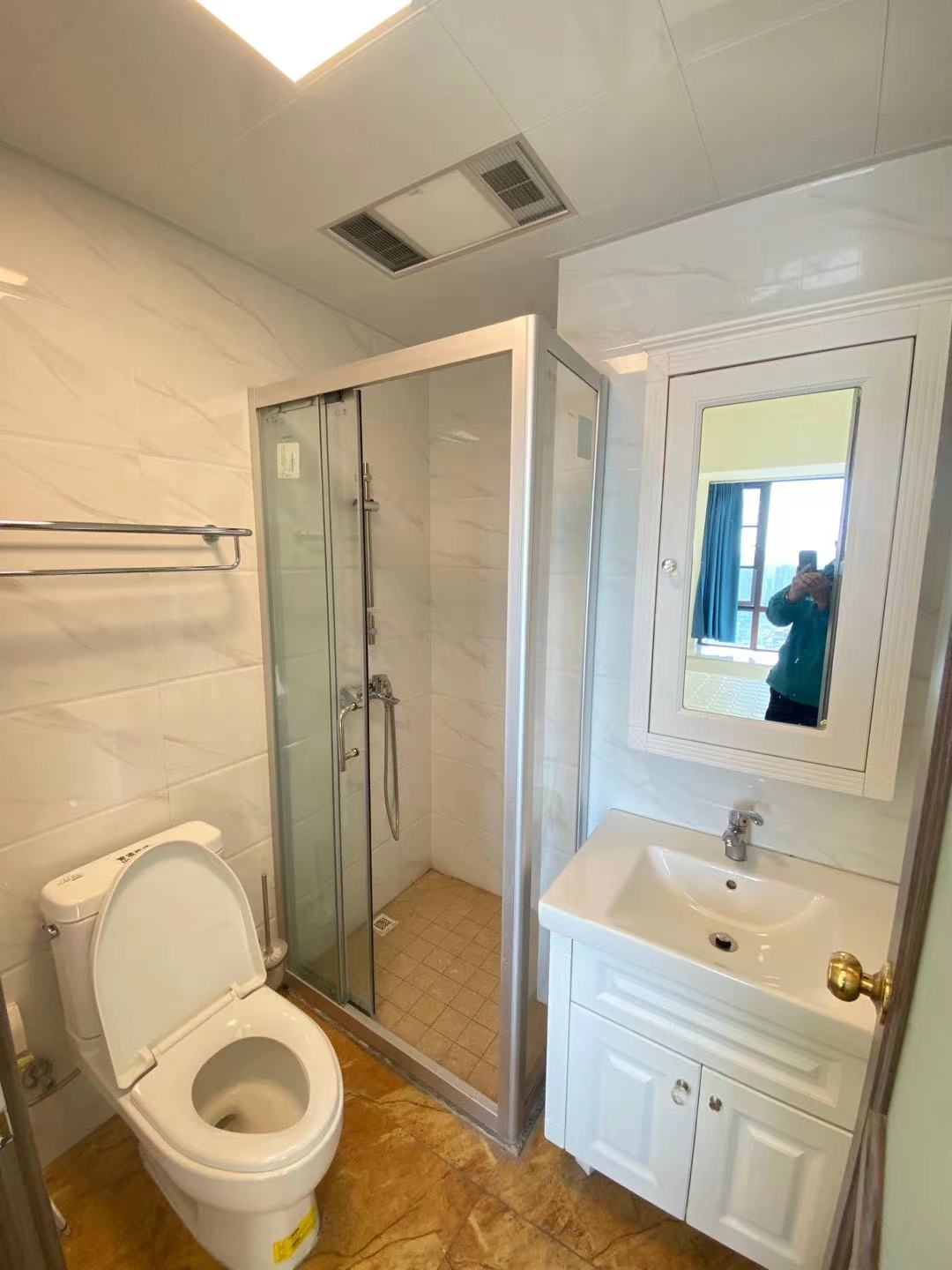 华耀碧桂园十里江湾观澜 4室2厅2卫 108.00万 华耀碧桂园十里江湾观澜 4室2厅2卫 108.00万客厅