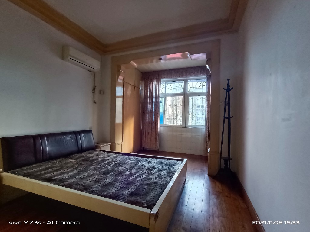 新华书店家属楼 3室2厅1卫 67.0万 新华书店家属楼 3室2厅1卫 67.0万卧室